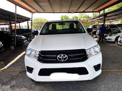 Toyota HILUX 2.4 MT (M)