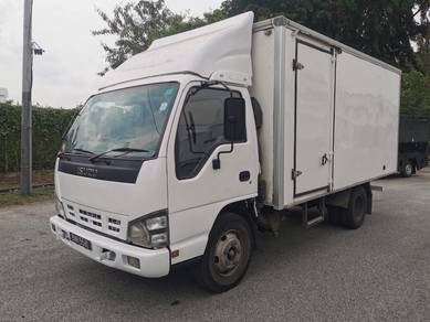 2015 Local Isuzu NPR66 4.3(m) Box 14.5 Kaki