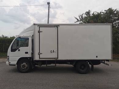 2015 Local Isuzu NPR66 4.3(m) Box 14.5 Kaki