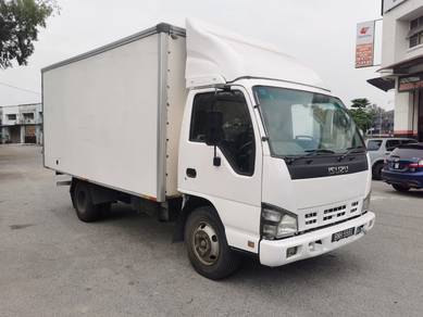 2015 Local Isuzu NPR66 4.3(m) Box 14.5 Kaki
