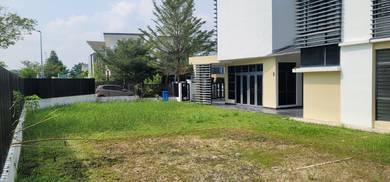 Big Corner House in Laman Glenmarie Selangor