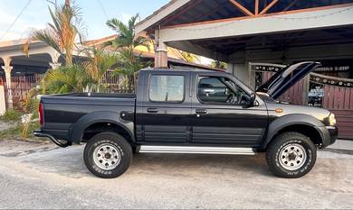 Nissan FRONTIER 2.5 GRANROAD (M)