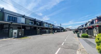 Double Storey Intermediate Terrace House at Stutong, SHM Garden