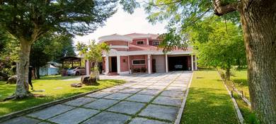 English Cottage, 2 Storey Bungalow  Staffield Country Resort  Mantin