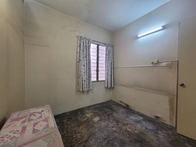 2 storey terrace end lot for sale at Island Park