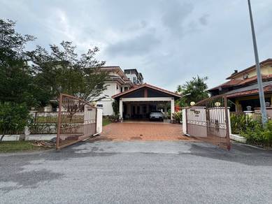 FREEHOLD FULLY FURNISHED Corner 1 1/2 Storey Bungalow Suadamai BTHO