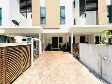Duplex Townhouse Upper Unit Cempaka  Seri 2 Townvilla KOTA SERIEMAS