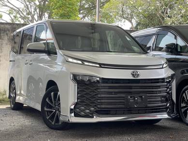 Toyota VOXY 2.0 SZ (A) 6k KM 3 LED UNREG