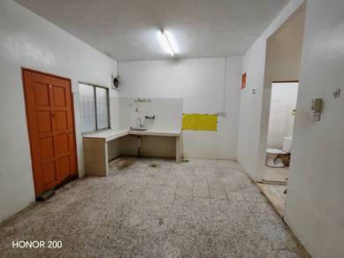 Klang Utama Double Storey with kitchen table top For Rent