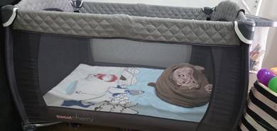 Foldable and easy to transport baby bed