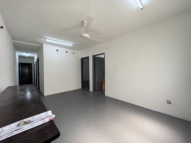 Desa Sri Putri Apartment, Desa Petaling, Bandar Tasek Selatan.