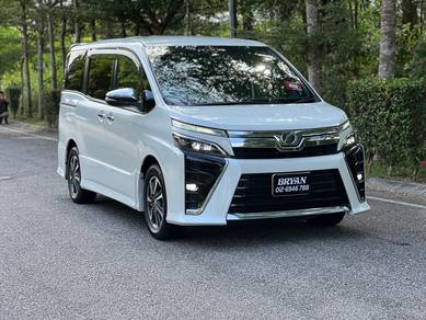 Toyota VOXY 2.0 KIRAMEKI (A)