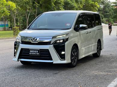 Toyota VOXY 2.0 KIRAMEKI (A)