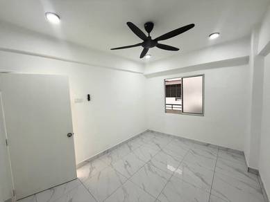 Level 3 (Lift) , Fully Renovated Blok F7 Flat Puchong Permai