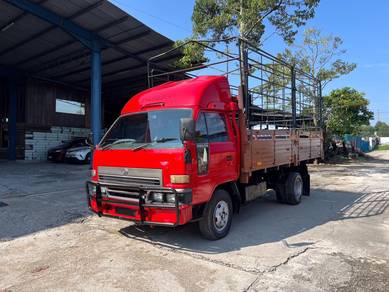 14 Kaki Daihatsu Delta V116-HA Wooden Cargo With S