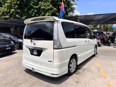 Nissan SERENA 2.0 (AUTO)