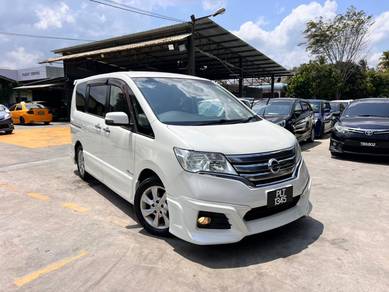Nissan SERENA 2.0 (AUTO)