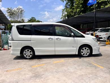 Nissan SERENA 2.0 (AUTO)