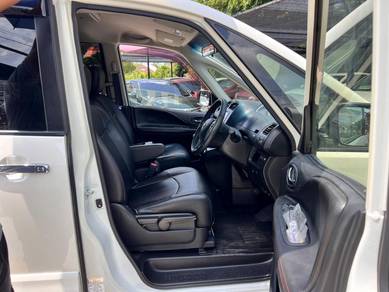 Nissan SERENA 2.0 (AUTO)