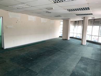Corner Office in Batu Caves – 3,000 sqft with Lift (Above Bank)