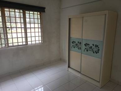Seri Baiduri apartment  bukit indah 3R2B 1CP 900sf Partial Furnished!!