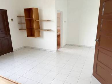 Teluk Pulai 2 Storey House facing field More Parking