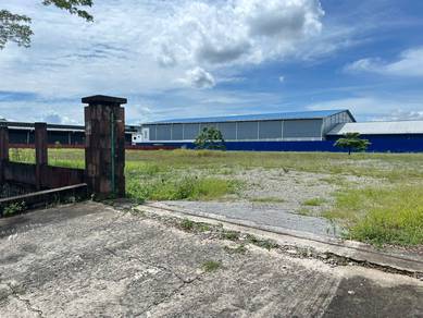 Kuching 4 1/2 Miles area facing main road Empty land for rent
