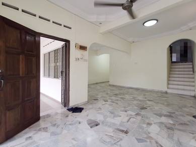 Full loan nice tmn kempas double storey terrace house bandar dato onn