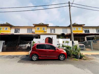 RENOVATED FACING OPEN Double Storey Terrace Taman Emas Dengkil