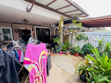 RENOVATED FACING OPEN Double Storey Terrace Taman Emas Dengkil