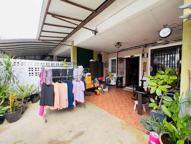 RENOVATED FACING OPEN Double Storey Terrace Taman Emas Dengkil