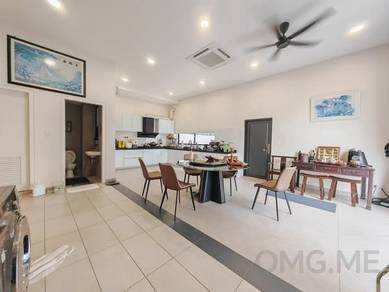 Villa 22, Bukit Rimau Double Storey Semi D Endlot Renovated Unit