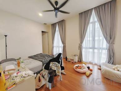 Villa 22, Bukit Rimau Double Storey Semi D Endlot Renovated Unit