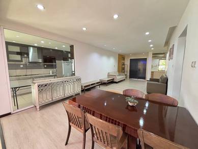 Signal Hill Park 2.5 Storey house for rent