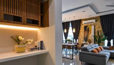 Beside SUBANG ELMINA 2【 10 Mins MRT/LRT 】2 Room 2 Carpark FREEHOLD !!