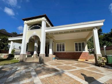 Luxury Bungalow Taman Equine with Architectural Design