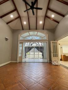 Luxury Bungalow Taman Equine with Architectural Design