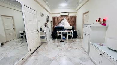 Midlands Court 880sf Near Gurney Pulau Tikus Kelawai Low Density F/F