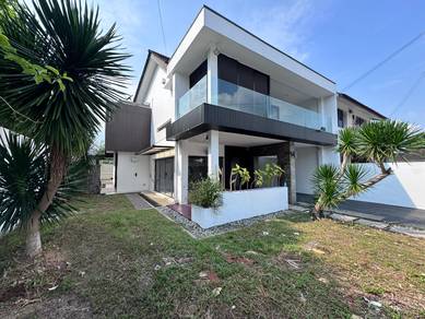 JB Town Double Storey Semi D House Taman Kolam Air / 8 mins to CIQ