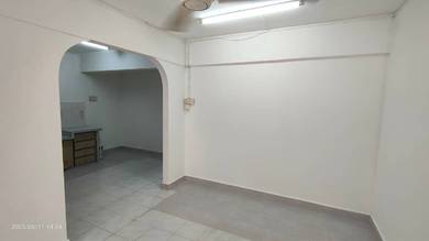 Flat Taman Bagan. Newly paint.