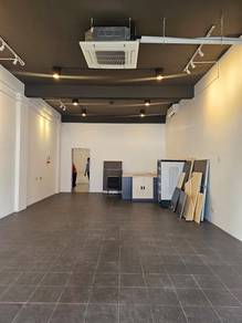Ground floor with 2 Airconds