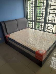 Female unit/ balcony room/ oug parklane