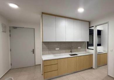 Edgewood Actual Unit: Kitchen