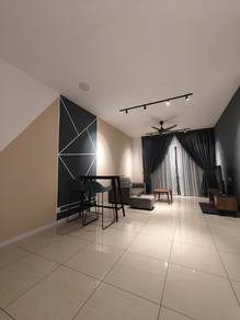 Queens Residence 1000sqft 2-Carparks Fully Reno & Furnished **SEAVIEW
