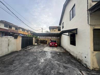 Rumah corner lot untuk dijual