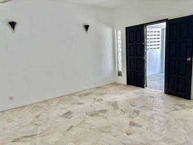 FACING PLAYGROUND Double Storey Terrace Subang Jaya FOR SALE