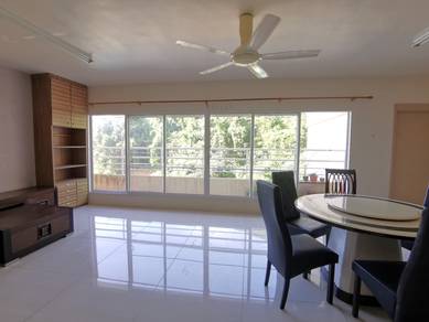Mid floor, renovated, swimming pool view & 2 car parks!