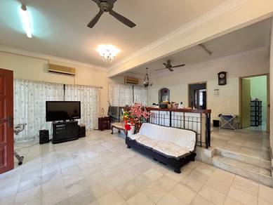 Spacious Corner Lot in Excellent Condition, Generous Living Space