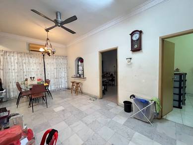 Spacious Corner Lot in Excellent Condition, Generous Living Space