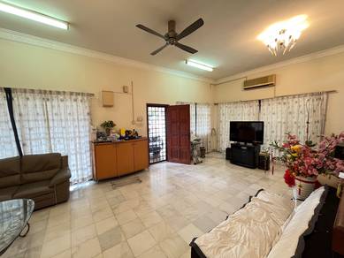Spacious Corner Lot in Excellent Condition, Generous Living Space